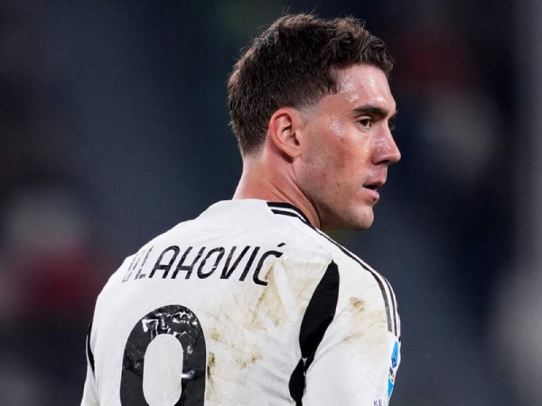 Kolo Muani Susah Direkrut, Comolli Malah Ancam AC Milan soal Dusan Vlahovic